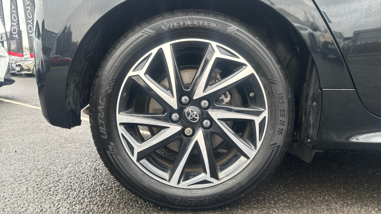 Toyota Yaris 1.5 Hybrid Design 5dr CVT Hybrid Hatchback